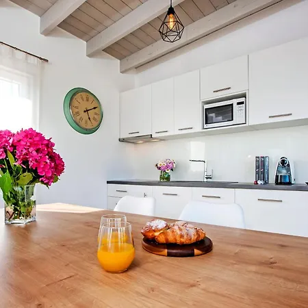 Vollstaendig Freistehende Designervilla Mit Infinity Pool Holiday home *