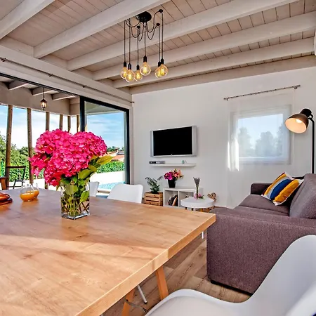度假居 Vollstaendig Freistehende Designervilla Mit Infinity Pool *