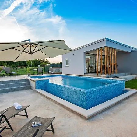 Holiday home Vollstaendig Freistehende Designervilla Mit Infinity Pool Marcana